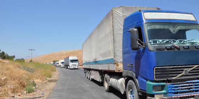 BM’nin 14 yardım tırı Suriye’ye geçti
