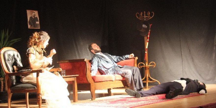 Bbkt İki Farklı Oyun İle Tek Dekorda Performans Sergileyecek