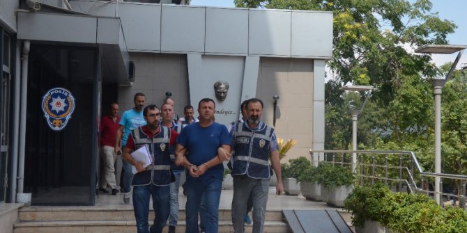 İkiz çeklerle yarım milyon dolandırdılar