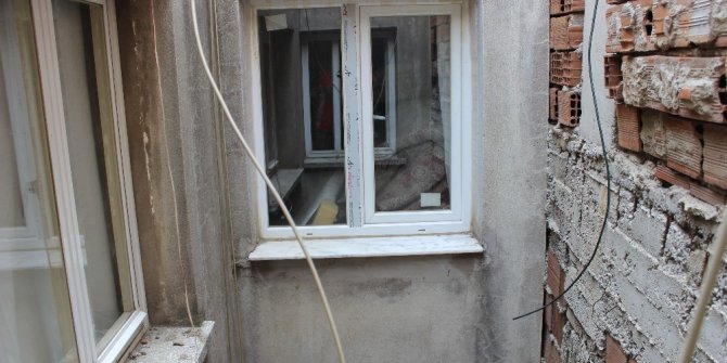 8 yaşındaki çocuk oyun oynarken 5. kattan düştü