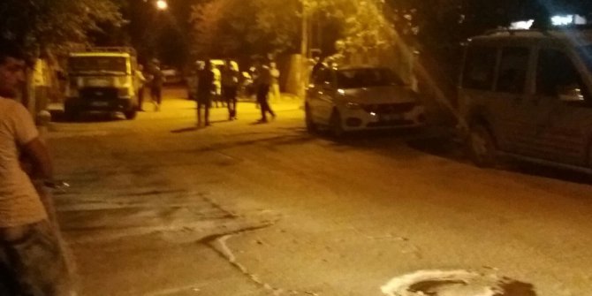 Park halindeki araç kurşunlandı: 1 yaralı