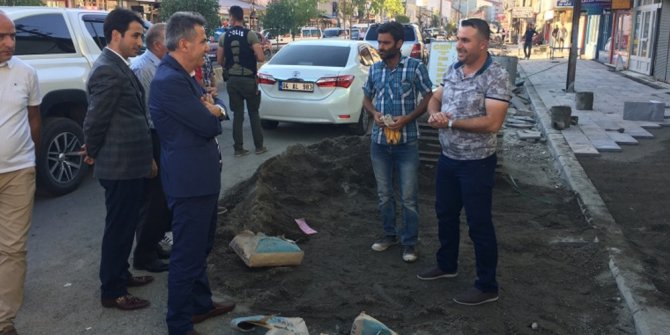 Vali Elban, kaldırım çalışmalarını inceledi