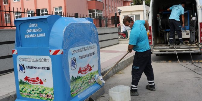 Yunusemre’de konteynerler temizleniyor