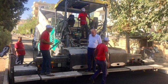 Başkan Kutlu asfalt çalışmasını inceledi