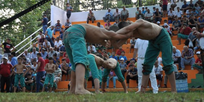 Toroslar’da karakucak güreşleri nefes kesti