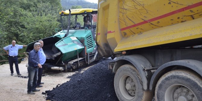 Yığılca’da asfat çalışmaları sürüyor