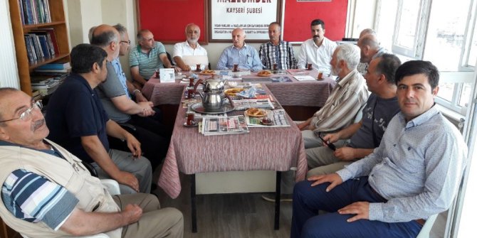 Yaşar Karayel’den Mazlum-Der’e ziyaret