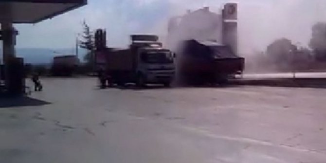 Benzinlikte park halindeki kamyon alev aldı