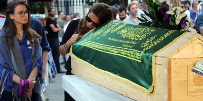 Ünlülerin takı tasarımcısı son yolculuğuna uğurlandı