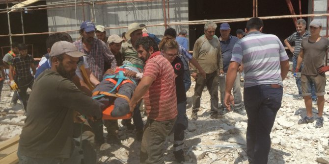 Karaman’da spor salonu inşaatından düşen işçi yaralandı