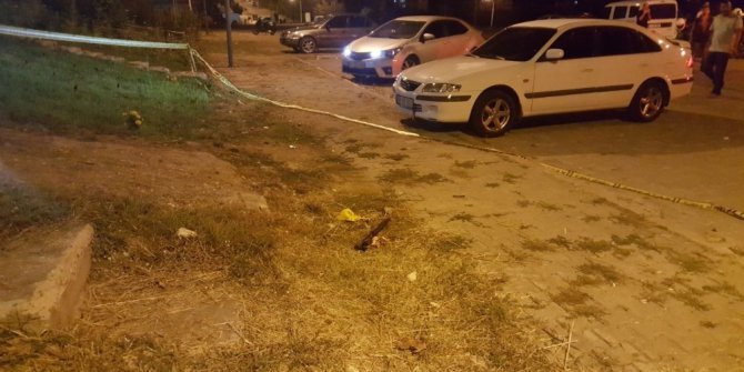 Düzce’de Büfeciye yapılan silahlı  saldırıda 2 kişi yaralandı.