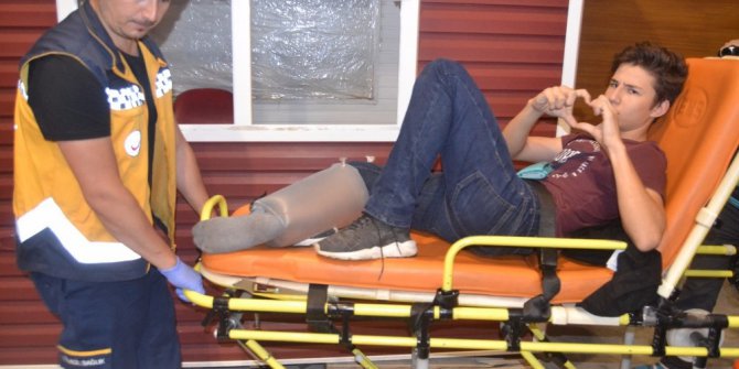 Kaza yapan gençten kalp işareti