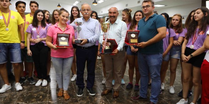 Başkan Karabağ, şampiyon sporcularla