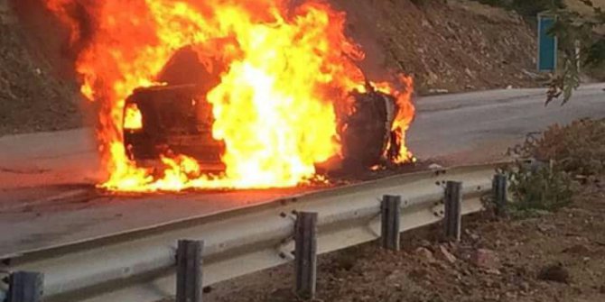 Seyir halindeki otomobil alev alev yandı