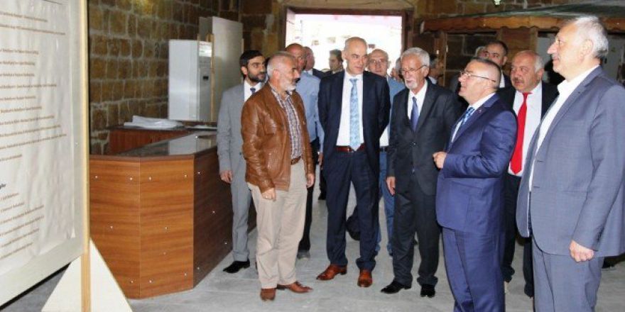 Taşhan’da Hat Sergisi Açıldı