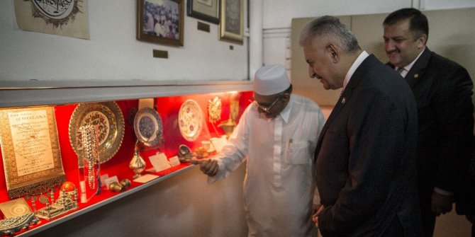 Başbakan Yıldırım’dan Singapur’da tarihi camiye ziyaret