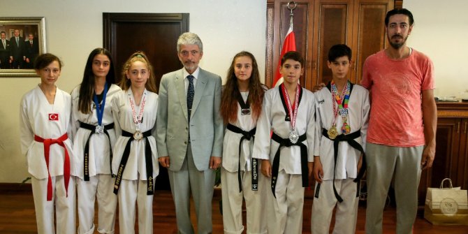 Şampiyonlardan Başkan Tuna’ya ziyaret