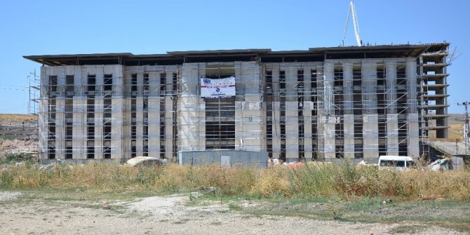 Saray Yüzme Havuzu’nda dış cephe kaplama çalışmaları başladı