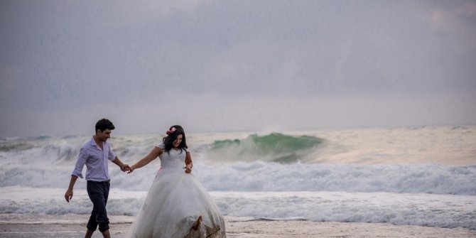 Yeni çiftler, mutluluklarını Akçakoca sahillerinde ölümsüzleştiriyor