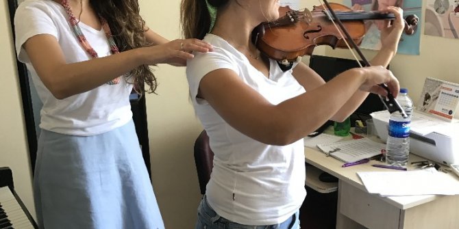 Müzisyenleri uzun vadede kas ve iskelet problemleri bekliyor