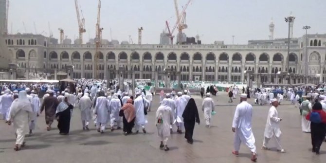 Milyonlarca Müslüman Kabe’ye akın ediyor