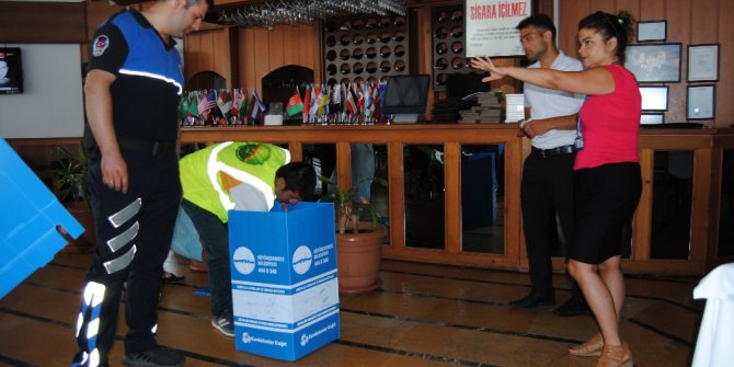 Büyükçekmece’de işyerlerine geri dönüşüm kutuları yerleştiriliyor