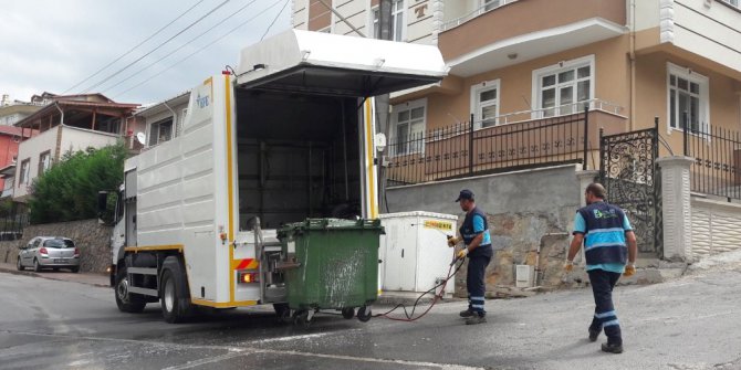 İzmit’te çöp konteynerleri yıkanıyor