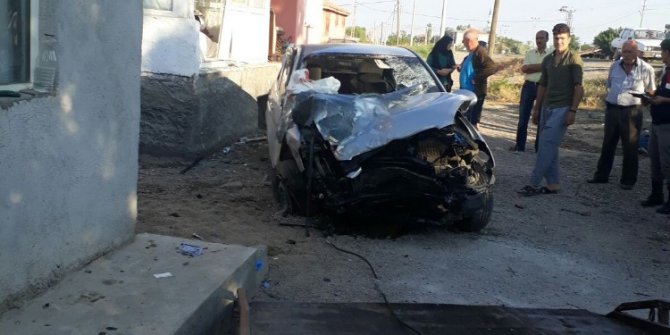 Karnındaki 7 aylık bebeğiyle kazada öldü