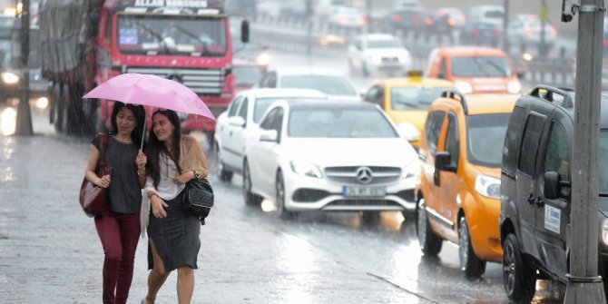 İstanbul’da yağmur etkili oluyor