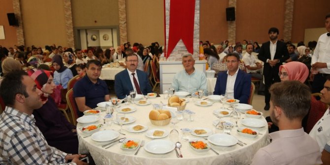 Başkan Karaosmanoğlu, Akademi Lise öğrencileriyle bir araya geldi