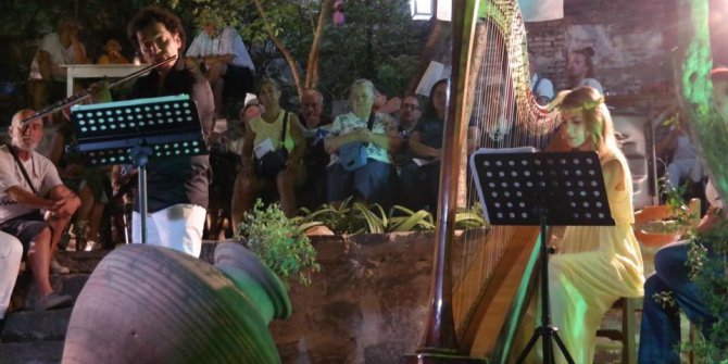 Antandros Derneği yararına arp ve flüt dinletisi