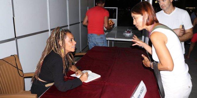 Kuşadası’nda kitap ve edebiyat günleri devam ediyor