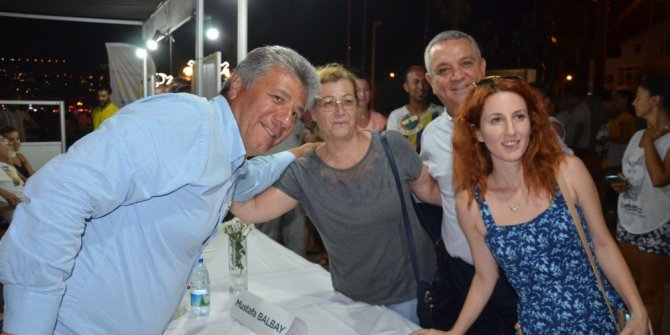 Kuşadası’nda ünlü yazarlar okurlarıyla buluştu