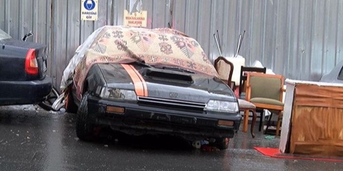 İstanbul’da sürücüler araçlarını dolu yağışından böyle korudu
