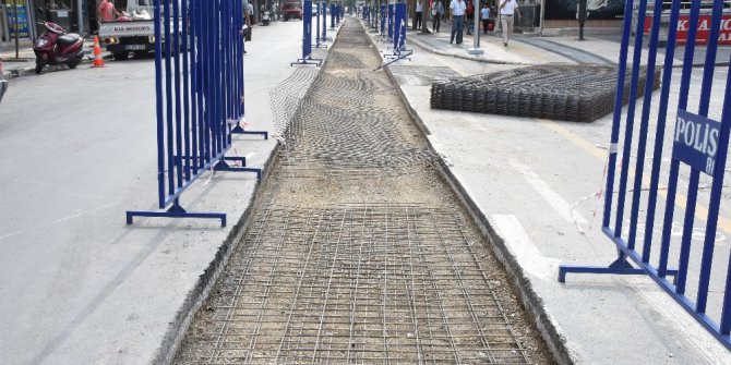 Tramvay yolunda inşaat başladı