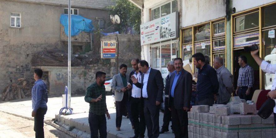 Bitlis Belediyesi Cadde Yenileme Çalışmalarını Sürdürüyor