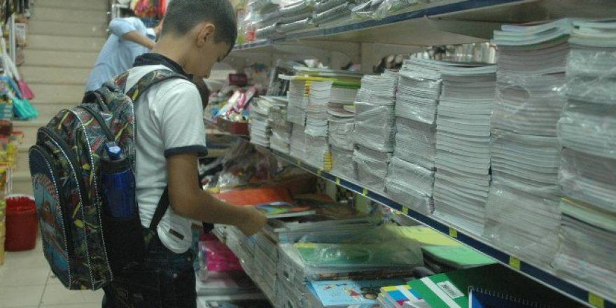 Okul Alışverişi Esnafın Yüzünü Güldürdü