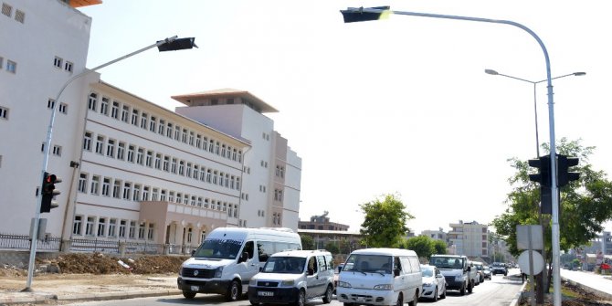 Mersin’de önemli kavşaklara sinyalizasyon sistemi