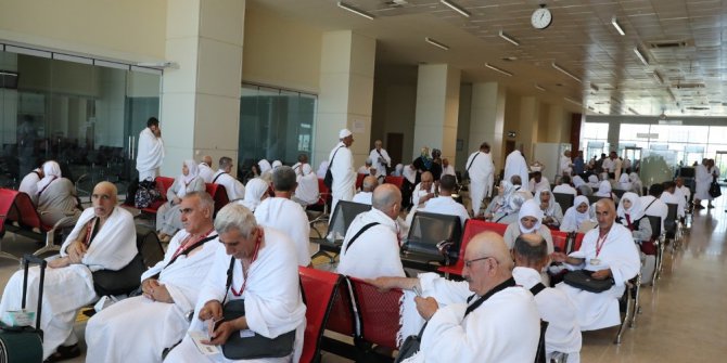 Hacı adayları dualar ile uğurlandı