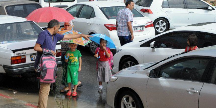 Erdemli’de Sağanak Yağış