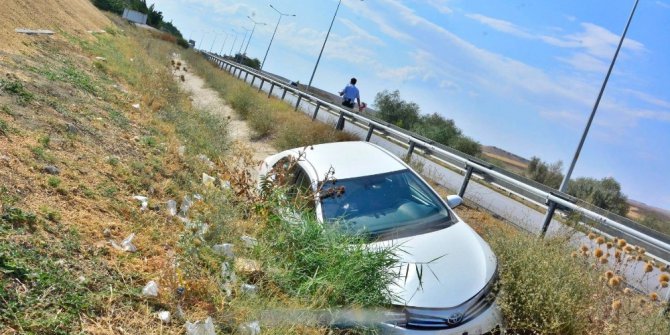 Otomobil su kanalına uçtu: 4 yaralı