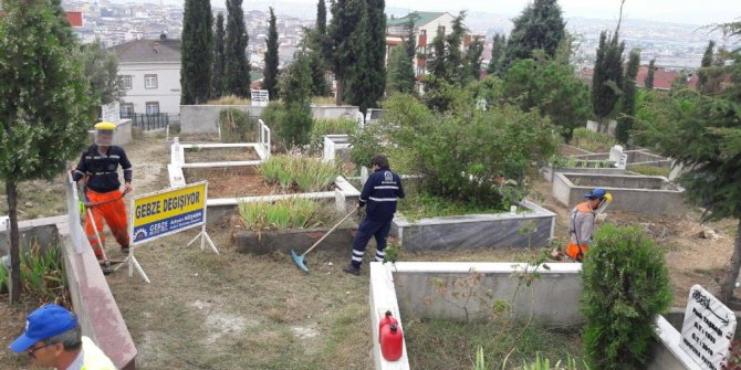 Gebze’de mezarlıklarda çalışmalar sürüyor