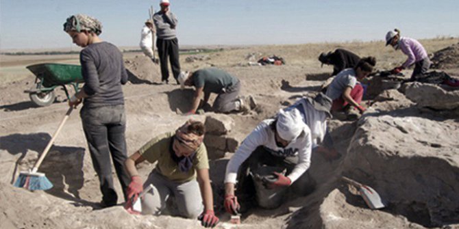 Anadolu Üniversitesi tarihe ışık tutmaya devam ediyor