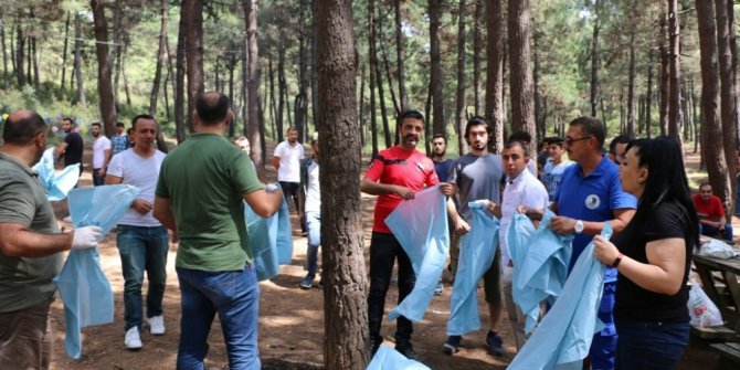 Kartal Belediyesi dernek üyeleri ile birlikte Aydos Ormanı’nı temizledi