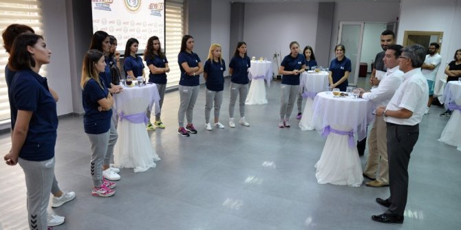 Bozüyük Belediyesi İdman Yurdu Bayan Voleybol Takımı hazırlıklarını sürdüyor