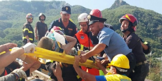 İtalya’da 3 çocuk enkazdan sağ kurtarıldı
