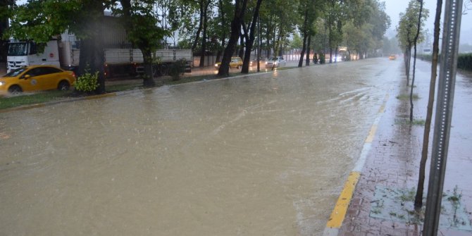 Zonguldak’ta sağanak yaşamı felç etti