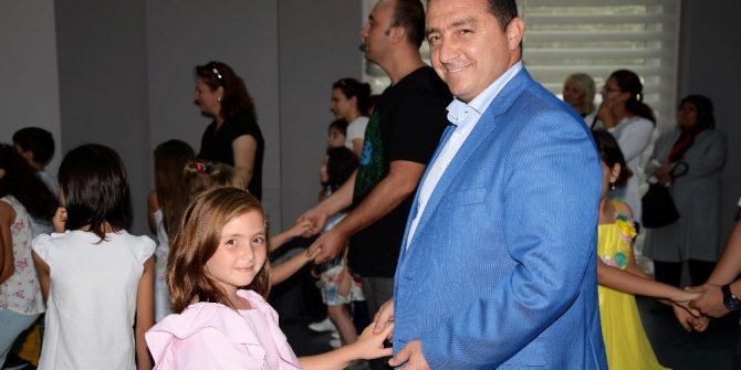 Latin dansları öğrencileri sertifikalarına kavuştu