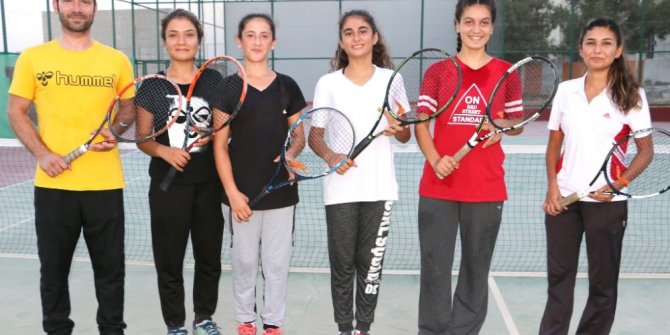 Şanlıurfalı tenisçiler Türkiye şampiyonasına hazırlanıyor