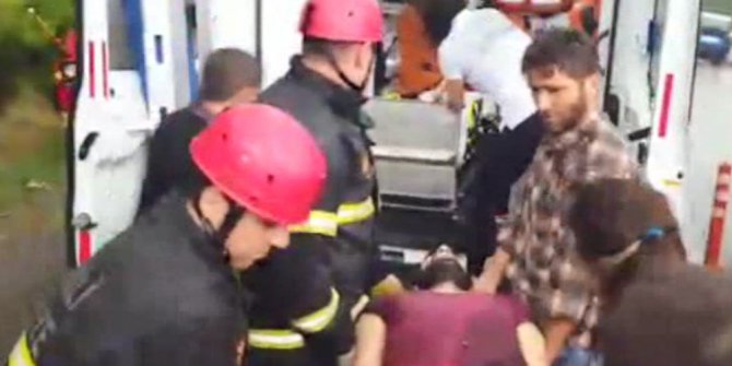 Zonguldak-Ereğli karayolunda minibüs devrildi: 2 yaralı